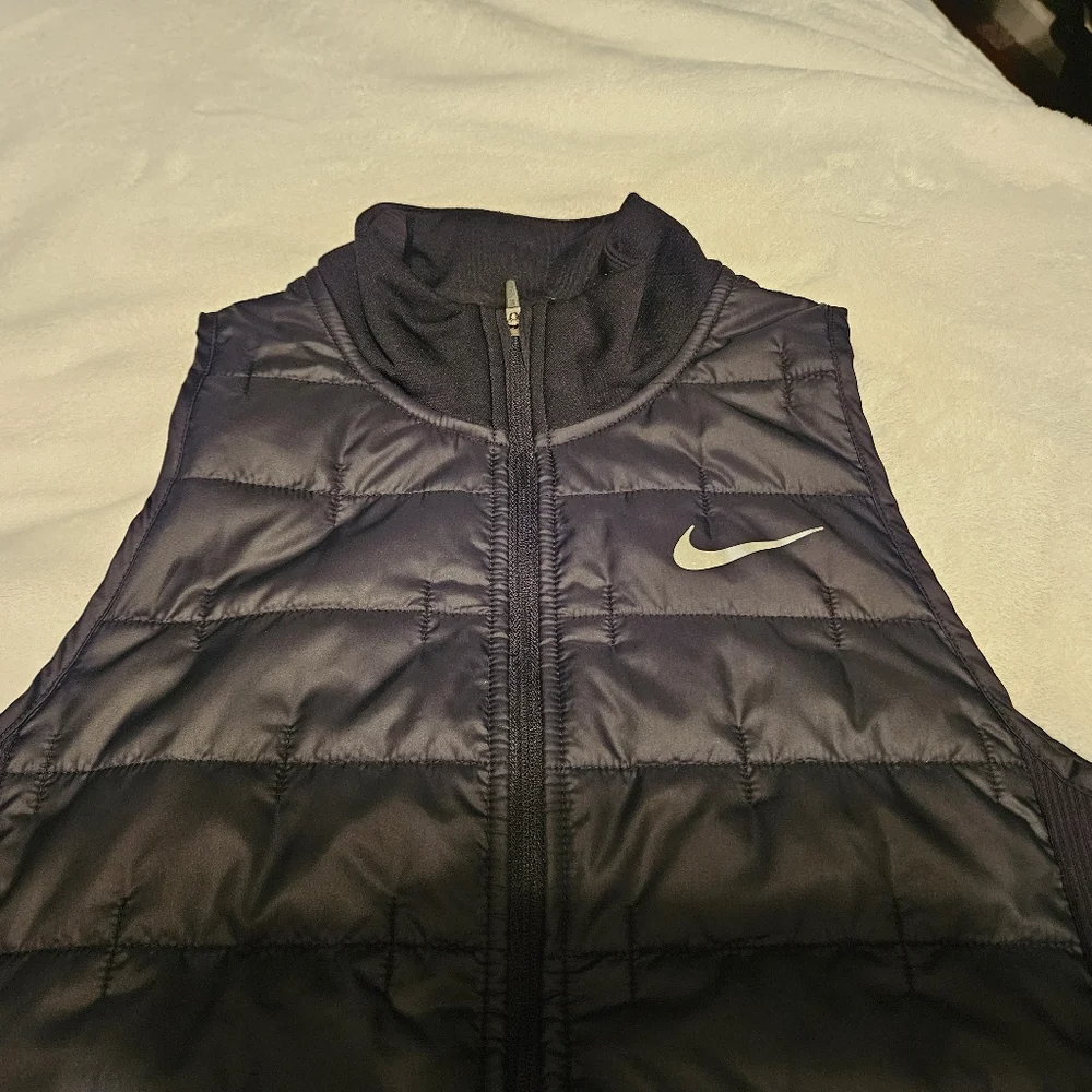 Nike Therma Fit Running Vest NWT - Picture 3 of 10